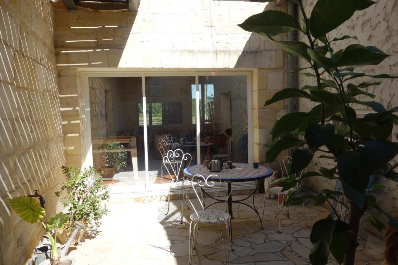 Chateau D'Esther Saint-Loubes Exterior photo