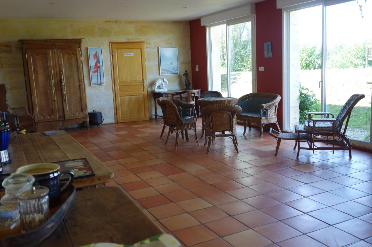 Chateau D'Esther Saint-Loubes Exterior photo